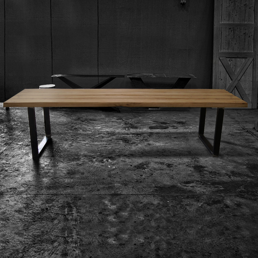 Tavolo legno massello chiaro con gambe in ferro
