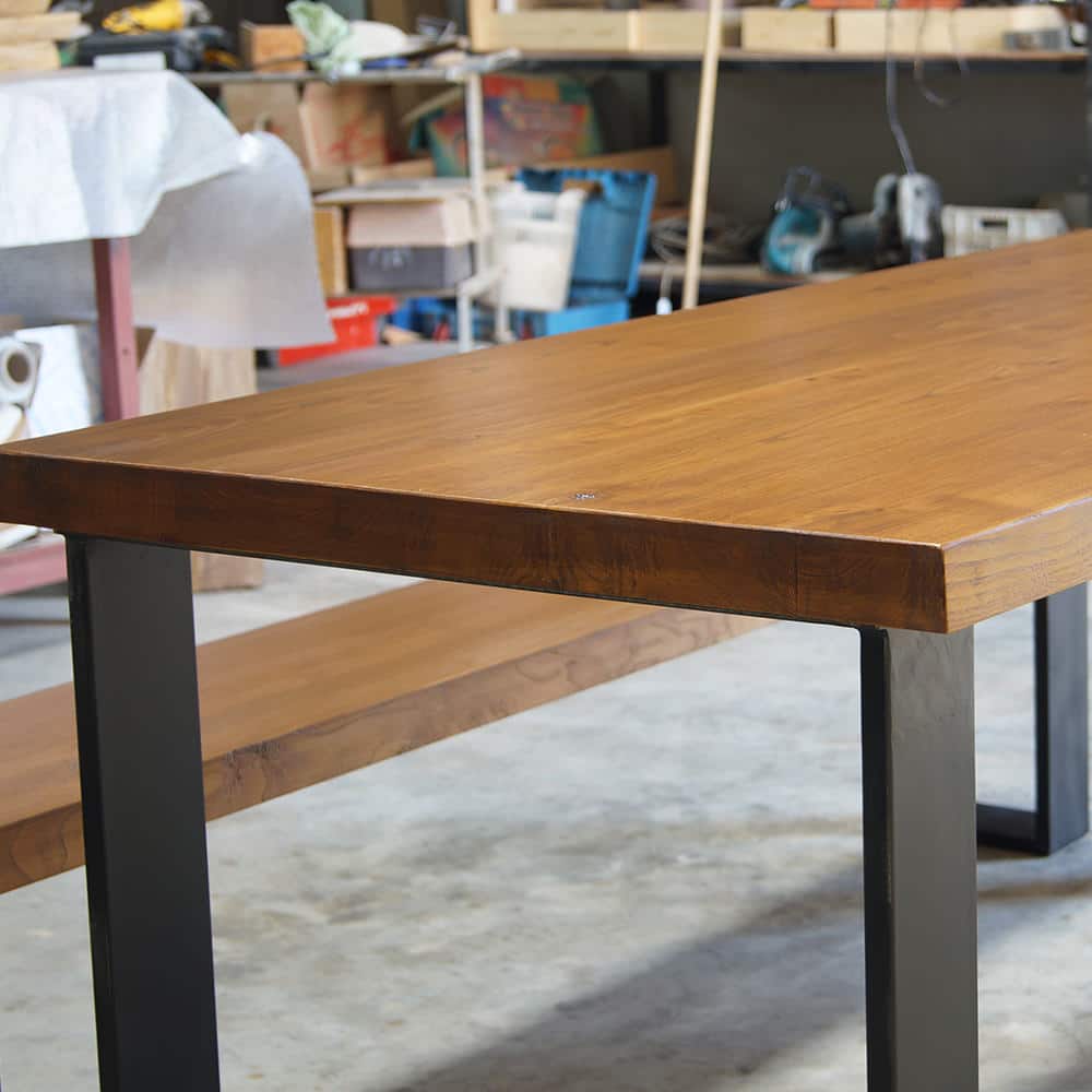 Tavolo in legno massello con panca