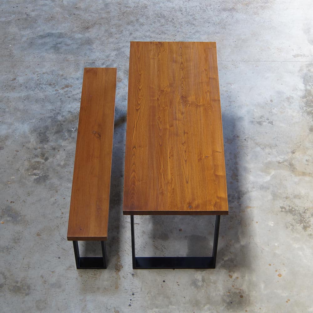 Tavolo in legno massello con panca