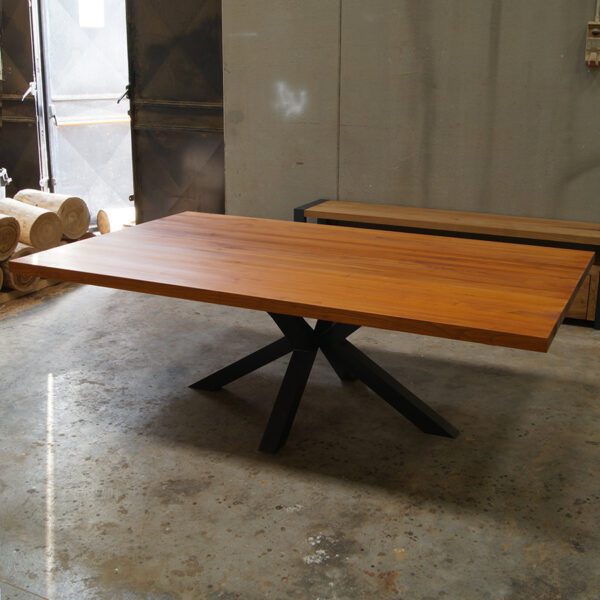 Tavolo extra large in legno massello di castagno con gamba centrale Stella