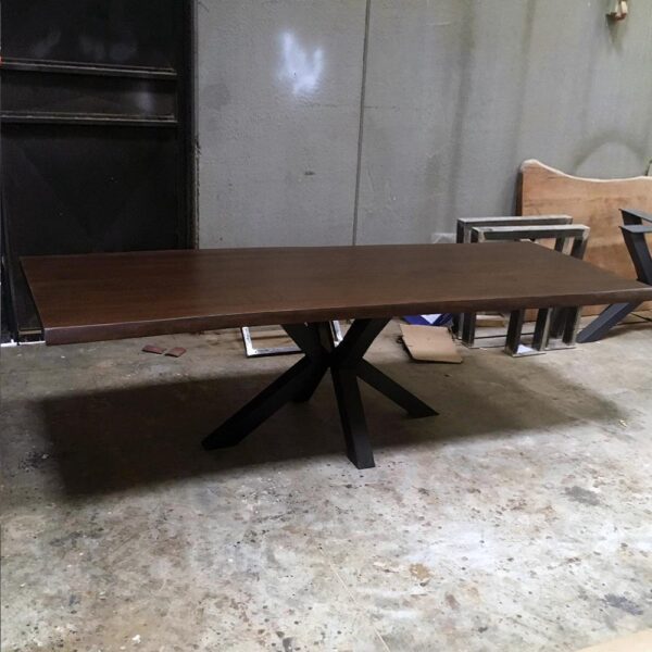 Tavolo Stella in legno massello di castagno dimensioni 240cm