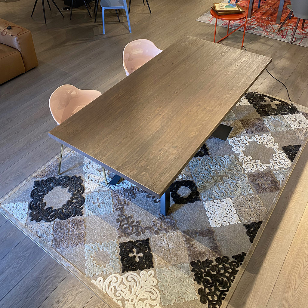 Tavolo legno massello rovere scuro con basamento in ferro - immagine 5