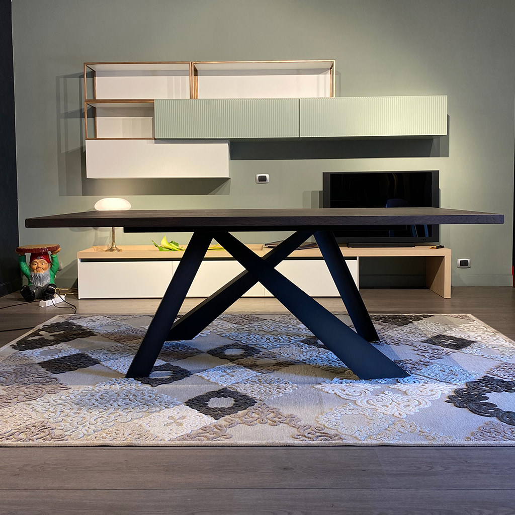 Tavolo legno massello rovere scuro con basamento in ferro - immagine 7