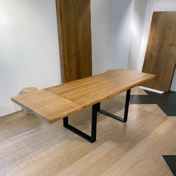 Tavolo in legno massello di castagno. Impero