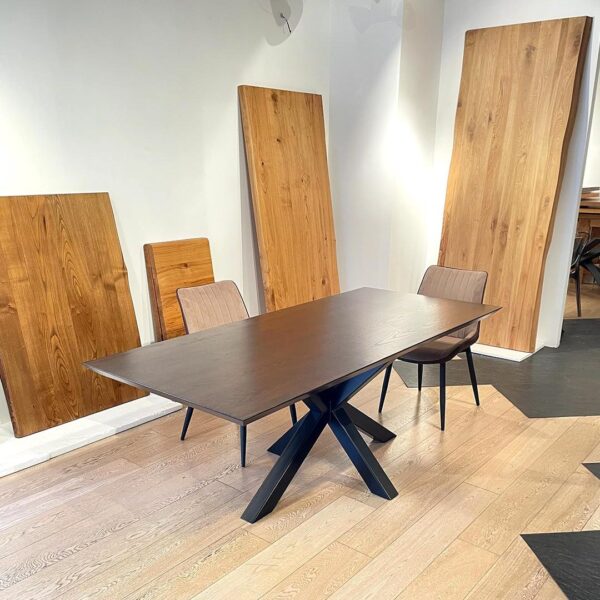 Tavolo in legno massello di castagno. Stella 45