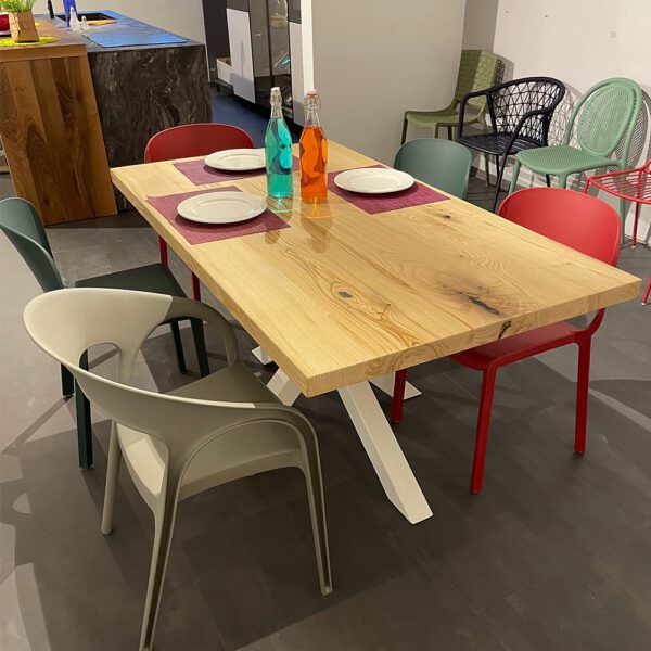 Tavolo in legno massello e gambe in ferro modello Stella + 2 allunghe